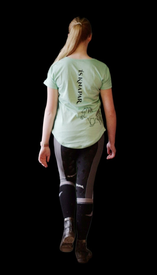 IS Knapar BLÓM - ein Damenshirt im Sommerdesign