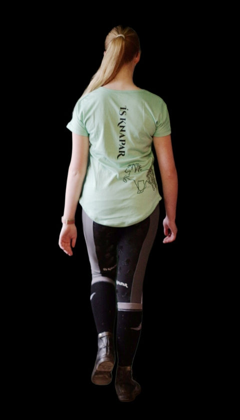 IS Knapar BLÓM - ein Damenshirt im Sommerdesign