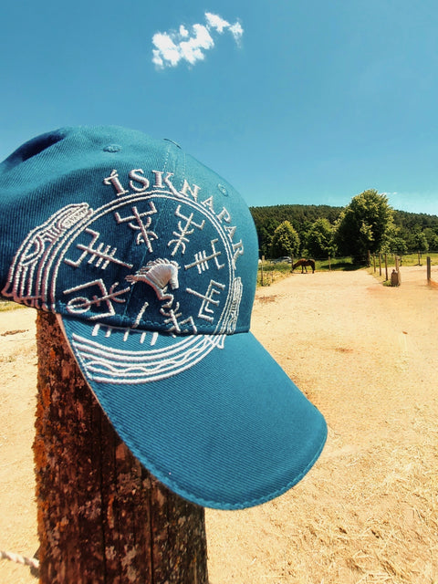 Is Knapar - VEGVÍSIR hochwertig bestickte Cap Vegvísir