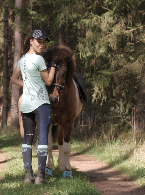 Is Knapar - VEGVÍSIR hochwertig bestickte Cap Vegvísir