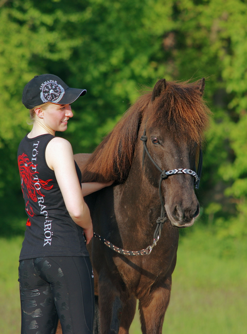 Is Knapar - VEGVÍSIR hochwertig bestickte Cap Vegvísir