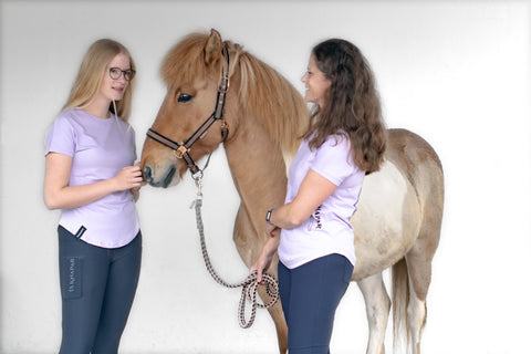 IS Knapar Lúpína - feminines Damenshirt in Kooperation mit Equisigned